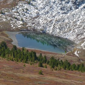 Безымянное озеро на перевале Саянский.